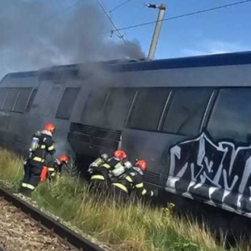 Incendiu la locomotiva unui tren de călători, la intrare în Paşcani. Pasagerii s-au autoevacuat