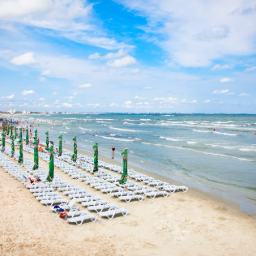 Fenomenul care strică vacanța turiștilor de pe litoral. Apa mării s-a răcit brusc de la 23 de grade la doar 13 grade